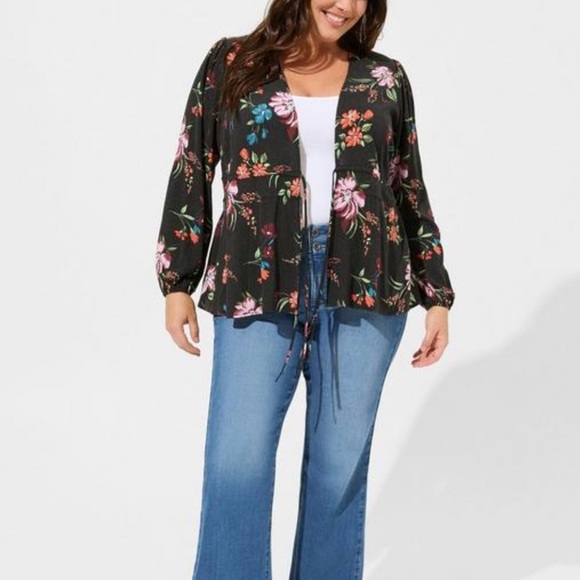 Torrid 3x tie front top, black floral, BNWT - Picture 2 of 5